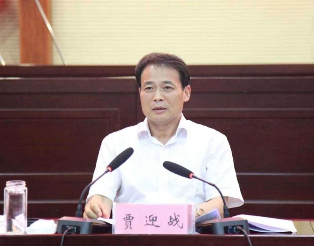 河南驻马店市副市长当街怒斥施工方偷工减料：我不看看得出大事嘞！
